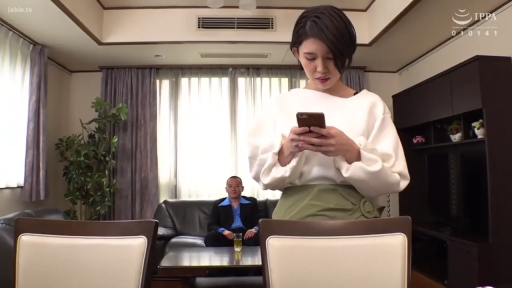 注视 · Living room · 玻璃杯 · 白色灯笼袖上衣 · 女子脸部