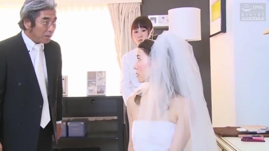 室内 · 坐姿 · 严肃 · 对话 · 日本AV · 婚纱 · 头纱