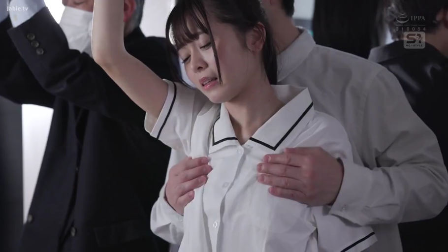 胸部 · 站立 · 电车 · 学生服