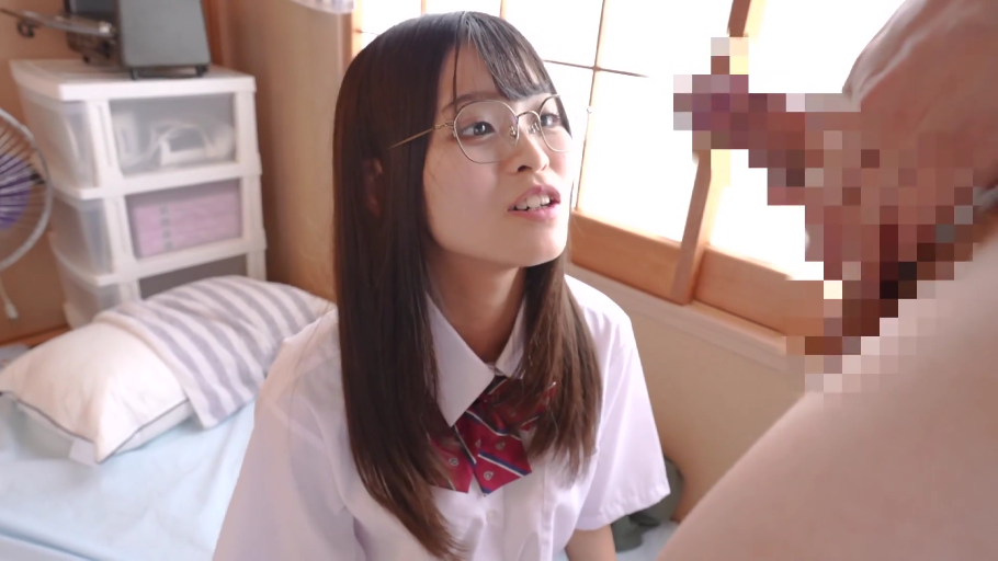 眼镜 · 眼神凝视 · 卧室 · 马赛克 · 口交 · 戴眼镜女生的面部特写 · 红蓝条纹领带
