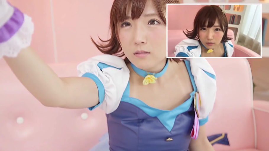 摄影棚 · 肩部特写 · 注视 · 动漫角色服饰 · 画中画效果 · 卡通风格服装