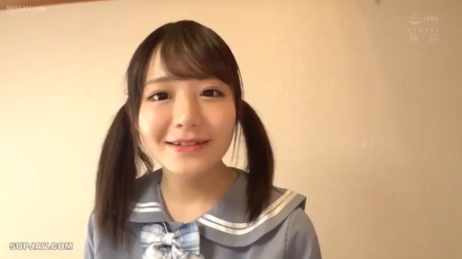 室内 · 顔部のクローズアップ · 温柔 · チェック柄蝶ネクタイ