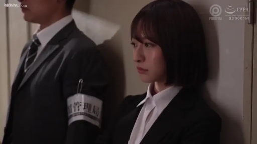 緊張 · 办公室 · 深色领带 · 人物侧面特写 · 管理员袖标 · 佩戴袖标