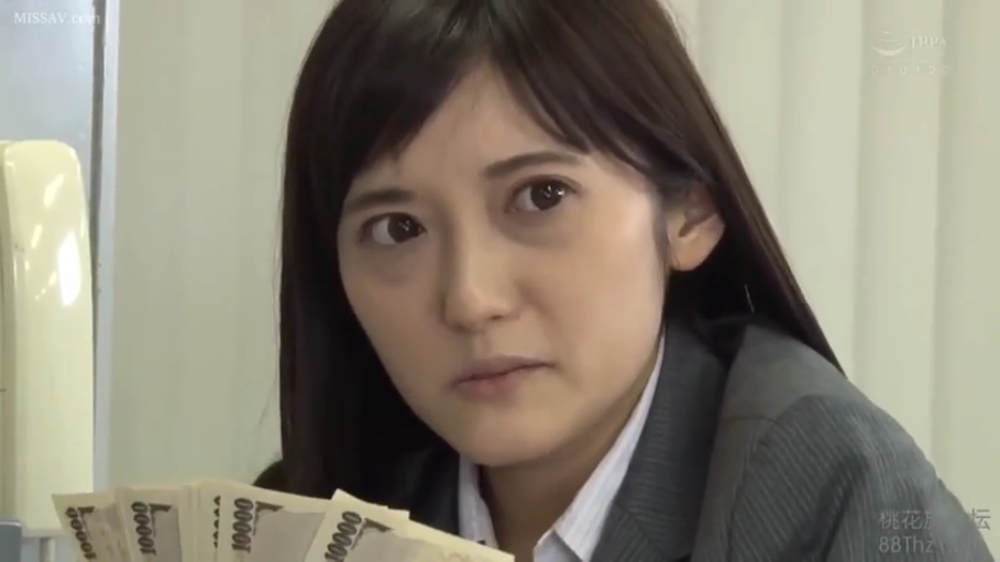 警觉 · 办公室 · 职业西装套装 · 面部特写 · 大量万元日币