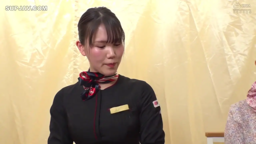 室内 · 坐姿 · 自然 · 半身 · 制服 · 凝视 · 亚洲女性