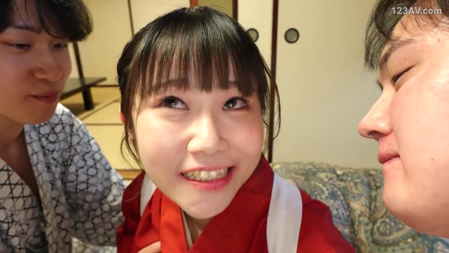 日式旅馆房间 · 窘迫 · 和服 · 男性侧脸 · 浴衣