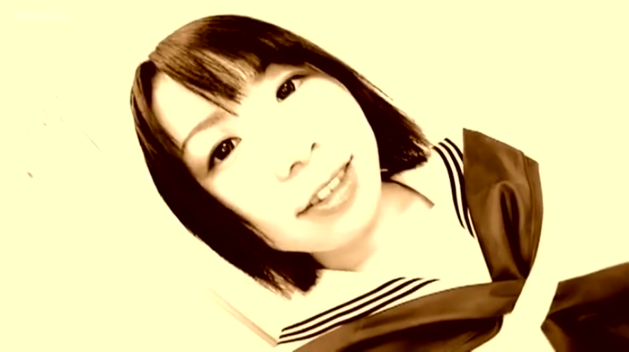 室内 · 注视 · 面部特写 · 白色水手服 · 复古色调滤镜