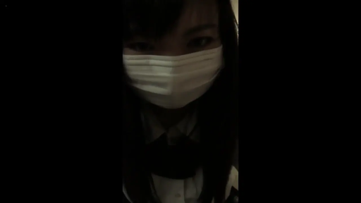 室内 · 眼睛特写 · 领结 · 口罩 · 凝视 · 暗光环境