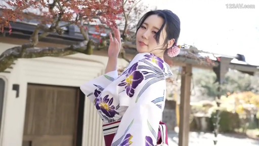 上半身特写 · 眼神诱惑 · 自然光 · 浴衣 · 和服腰带 · 室外