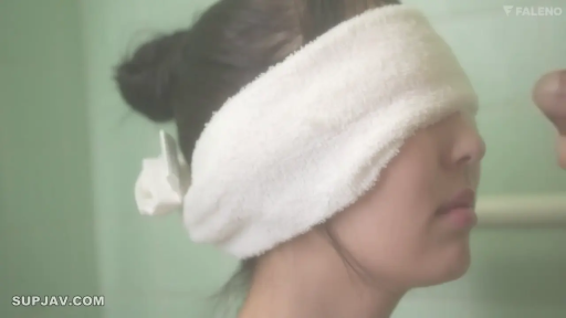 浴室 · 顺从 · 裸体 · 头部特写 · 口交 · 无 · 蒙眼毛巾