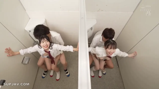 制服 · 厕所隔间