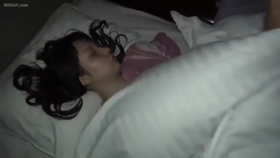 床 · 头部特写 · 睡衣 · 熟睡 · 睡眠中性交