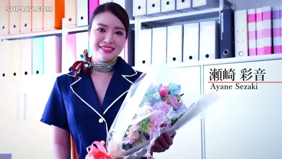 办公室 · 站立 · 微笑 · 半身 · 制服 · 熟女 · 持花 · 花束