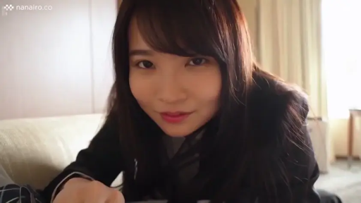 温柔注视 · 酒店房间 · 面部特写 · 制服风格 · 光线明亮