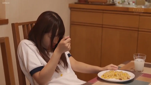 坐姿 · 餐厅 · 体操服 · 用餐