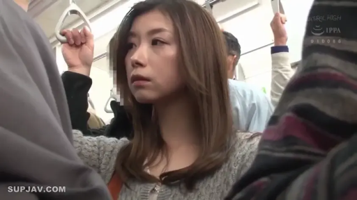 脸部 · 站立 · 针织衫 · 乘车 · 冷淡 · 电车