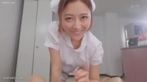 室内 · 俯身 · 护士服 · 脸部特写 · 微笑 · 第一人称视角 · 注视