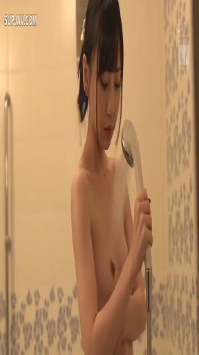 全裸 · 浴室 · 站姿 · 自然 · 半身特写 · 花洒 · 淋浴