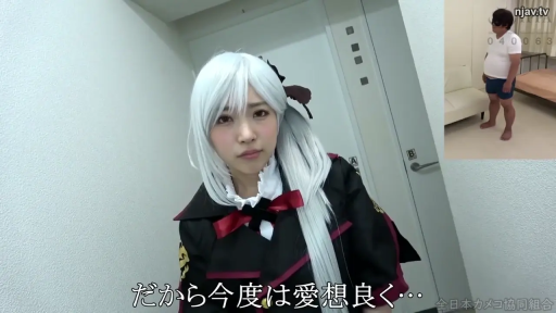脸部特写 · 酒店房间 · 略带委屈 · 画中画 · 动漫风格制服 · 蝴蝶结饰品