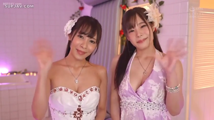 室内 · 站姿 · 微笑 · 半身 · 二人 · 手を振る · 头饰 · 礼服