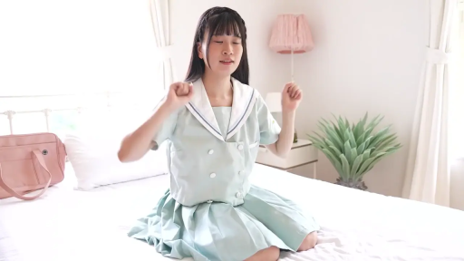 卧室 · 中景 · 闭眼 · 跪姿 · 水手服 · 书包 · 伸懒腰