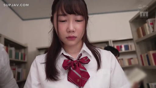 站姿 · 平静 · 面部特写 · 凝视 · JK制服 · 长发 · 书架 · 图书馆