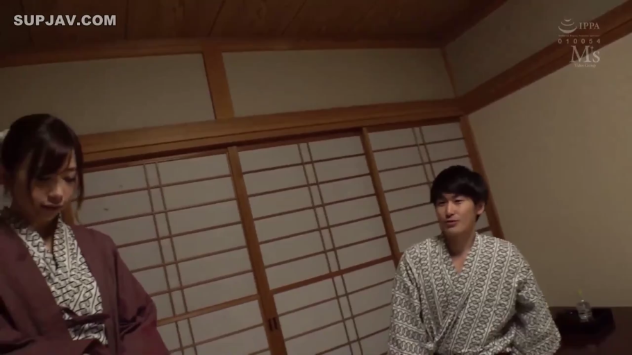 坐姿 · 交谈 · 和室 · 中景 · 自然 · 浴衣 · 障子 · 日本