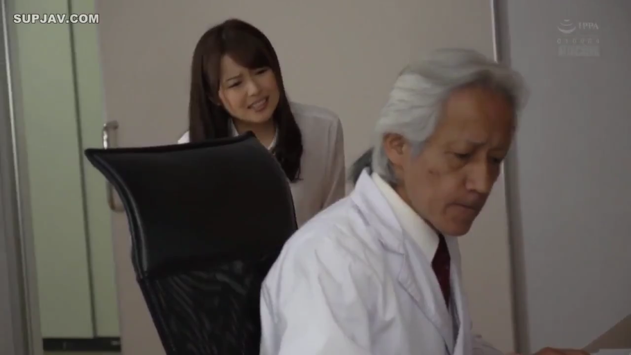 白大褂 · 办公室 · 中景 · 站姿