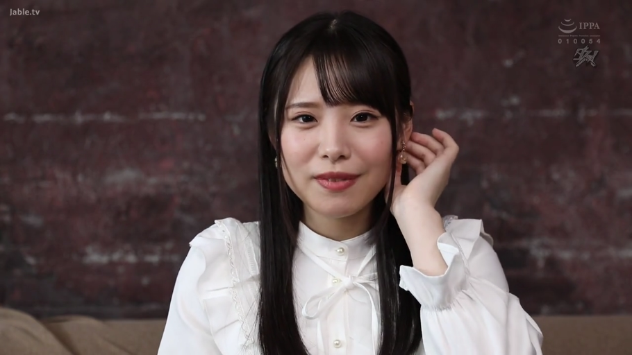 室内 · 脸部特写 · 白色衬衫