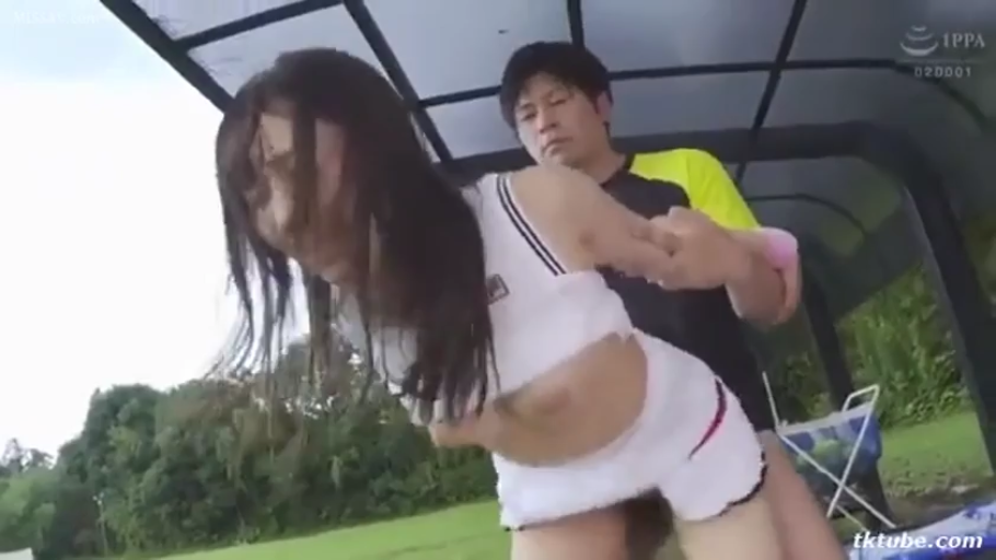 性交 · 迷离 · 中景 · 后入 · 户外 · 运动服