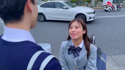 面部 · 蝴蝶结 · 微笑 · 跪姿 · 书包 · 仰望 · 户外街道 · 学生妹