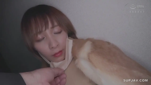 室内 · 脸部特写 · 裸体 · 躺卧