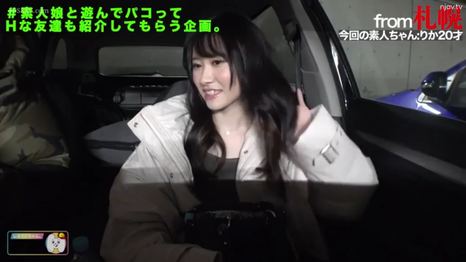 自然放松 · 深色内搭 · 女子脸部特写 · 汽车内部 · 有日语文字水印