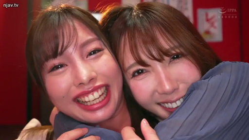 室内 · 脸部特写 · 蓝色褶皱上衣 · 亲密贴脸