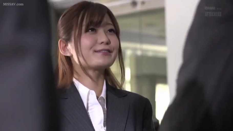 办公室 · 站立 · 微笑 · 面部特写 · 职业装 · 注视 · OL