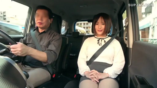 坐姿 · 马赛克 · 白衬衫 · 微笑 · 车内 · 安全带 · 驾驶