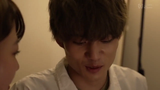 Indoor · Close-up of the face · white shirt · 对话 · Plot · 俯首 · 温和