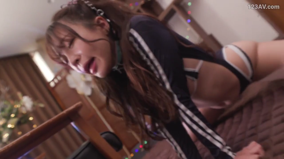 卧室 · 中景 · 跪爬 · 运动风紧身衣