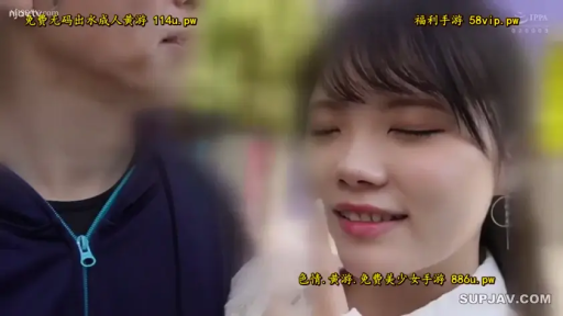 脸部特写 · 白色上衣 · 户外 · 依偎