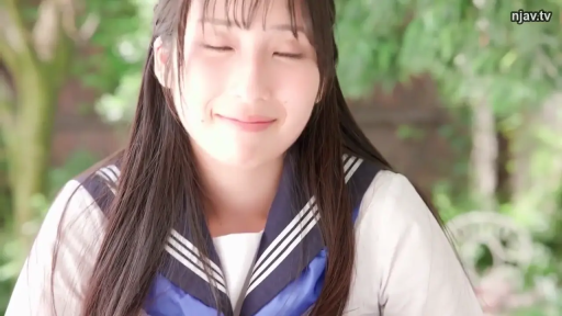 近景 · 户外 · 水手服 · 正面