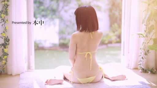 阳台边 · 不可见 · 光线柔和 · 系带泳装 · 背部线条