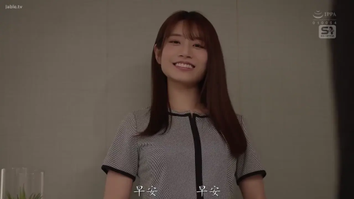 室内 · 站立 · 微笑 · 职业装 · 对视 · 上半身 · 亚洲女性