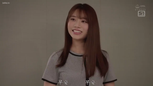 室内 · 站姿 · 微笑 · 半身 · 交流 · 长发 · 连衣裙