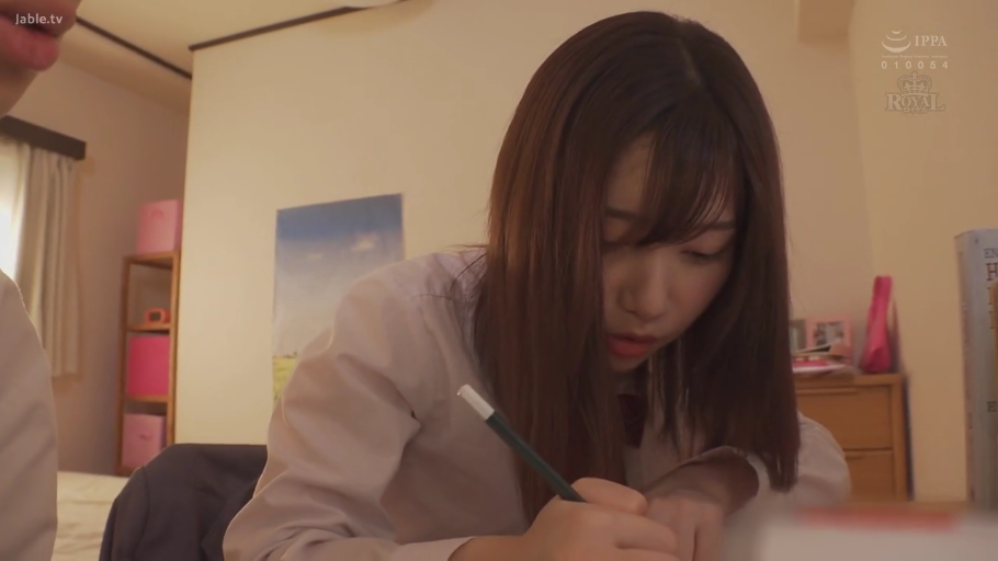 坐姿 · 专注 · 脸部特写 · 卧室 · 制服 · 长发 · 笔 · 写字