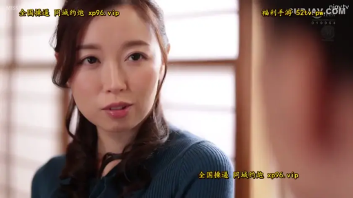 室内 · 面部特写 · 蓝色针织衫