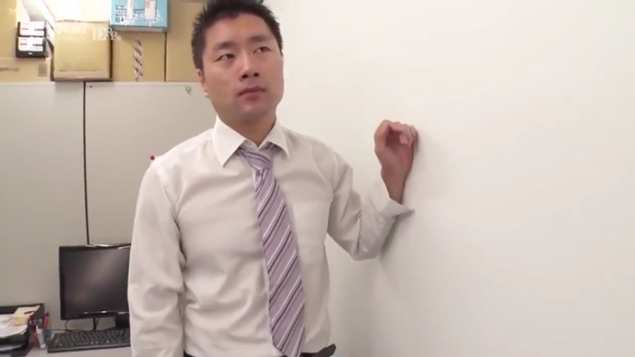 冷漠 · 办公室 · 条纹领带