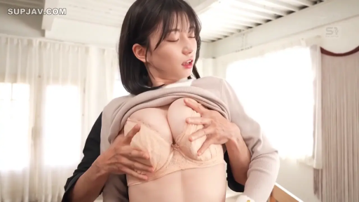 胸部特写 · 眼神迷离 · 室内卧室 · 肤色文胸 · 光线明亮 · 揉乳