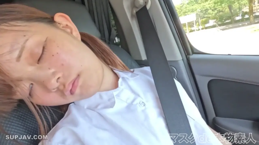 闭眼 · 白色衬衫 · 面部特写 · 车内 · 素人 · 安全带 · 靠坐 · 睡觉