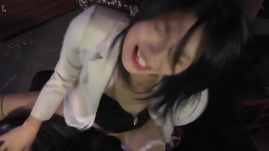 室内 · 坐姿 · 黑色内衣 · 脸部特写 · 迷离 · 互动 · 俯拍