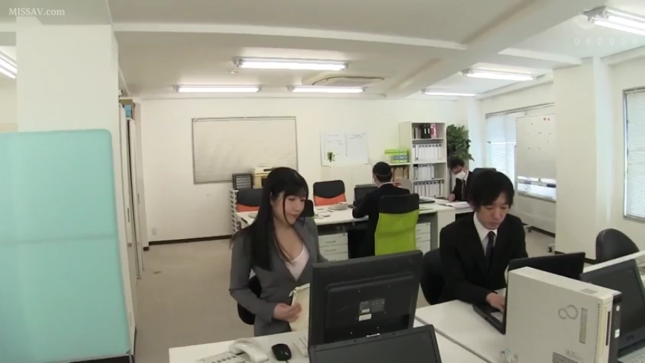 办公室 · 站立 · 中景 · 电脑 · 自然 · 职业装 · 办公 · 职场